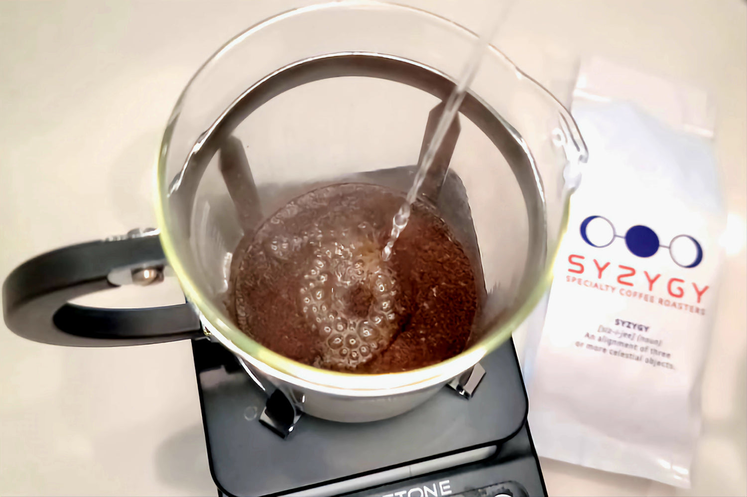 Agregando café a la prensa francesa